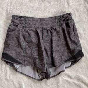 Lululemon Hotty Hot size 6 short 4”